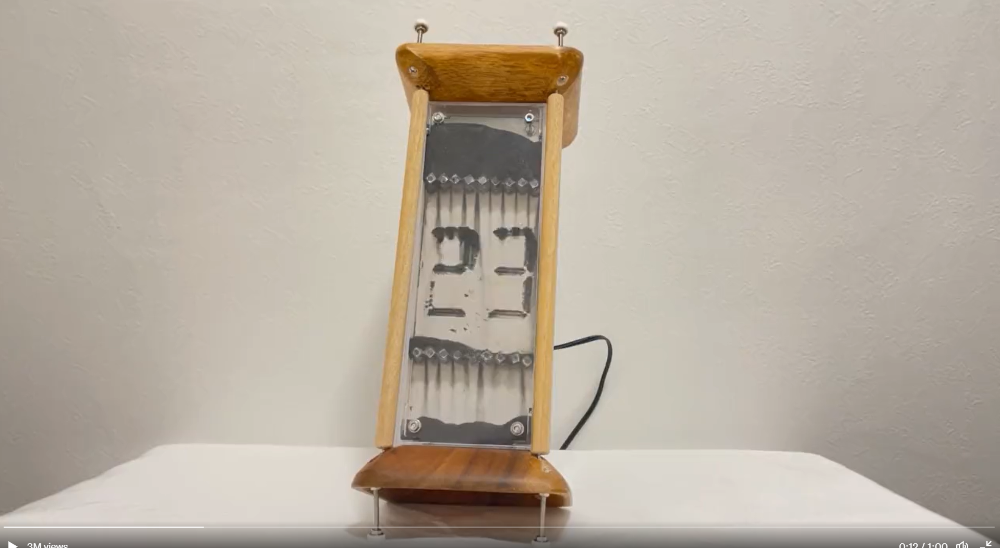 Digital Hourglass Counts Down The Seconds
