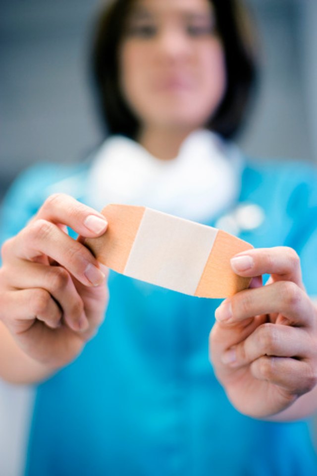 How to Remove the Pain Patch Adhesive From the Skin