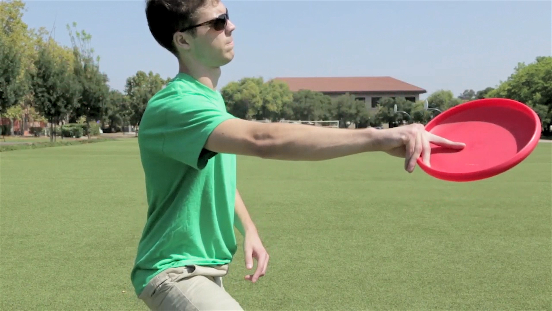 How to Throw a Frisbee Forehand: 10 Steps